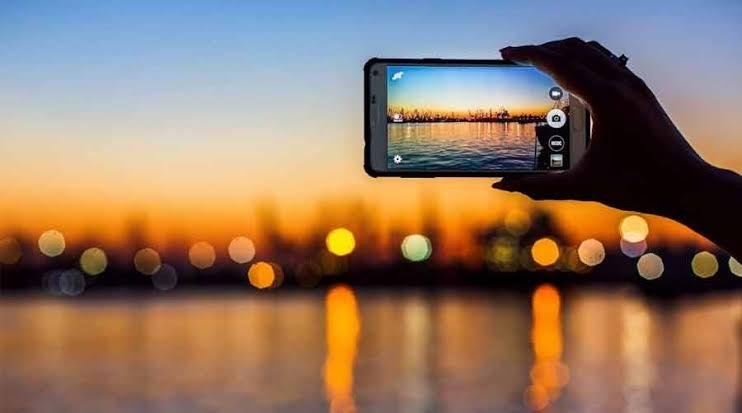 Photography Today: Smartphones and Social Media